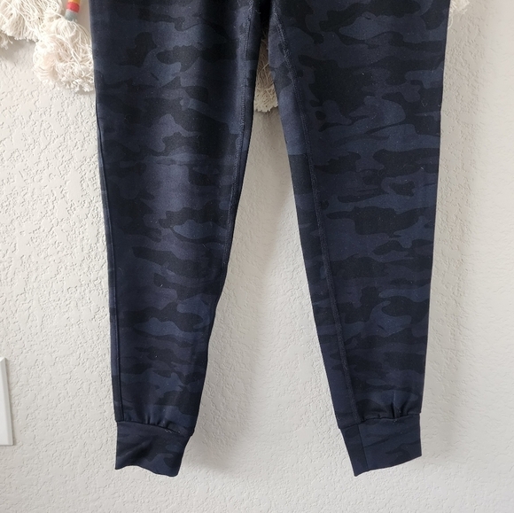 Alphalete Blue Camo Tappered Joggers Comfort Run Lounge Mens S - Picture 8 of 12